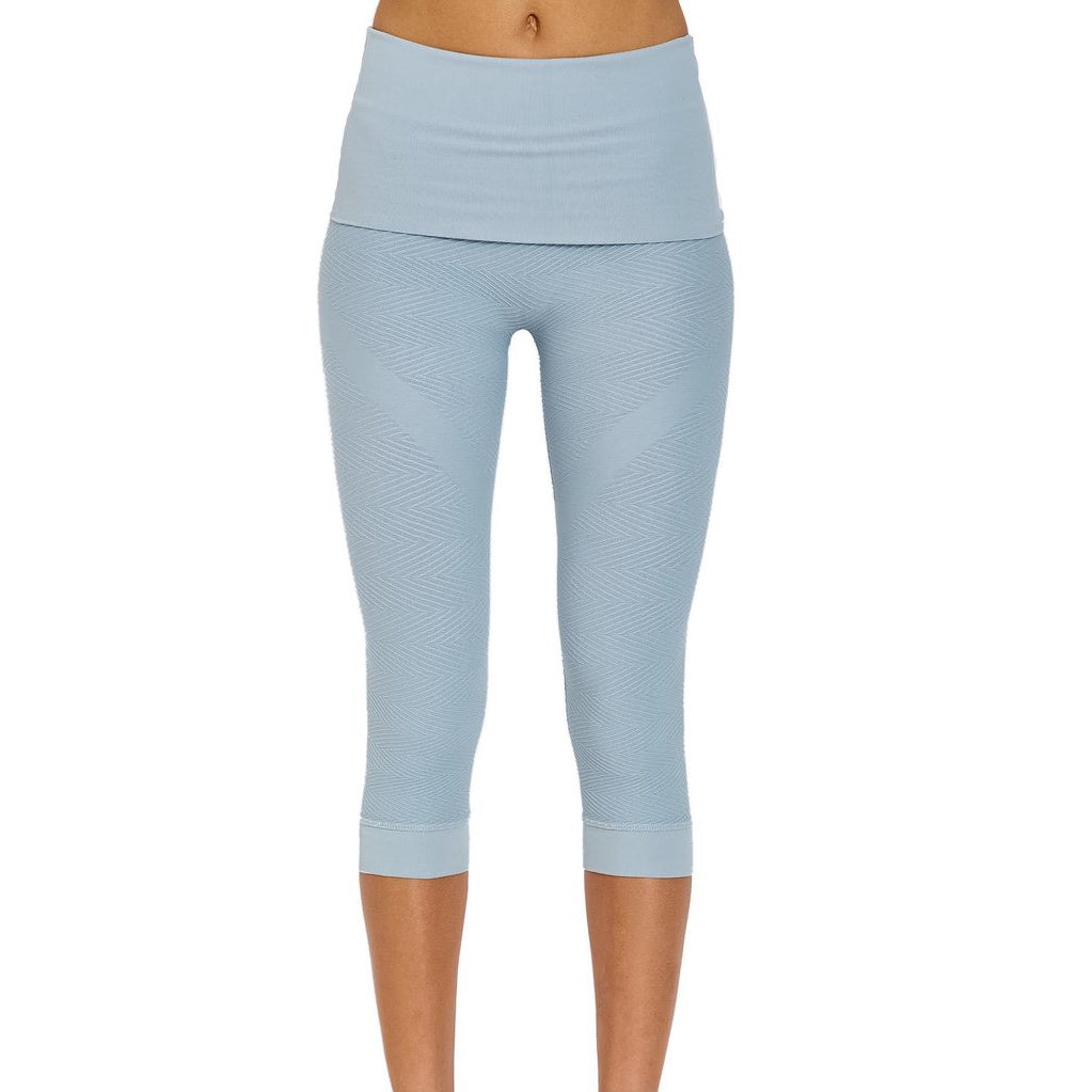 Hi-Waisted Herringbone Seamless Capri- High Compression